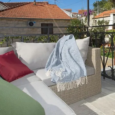 Apartman House Rina Milna