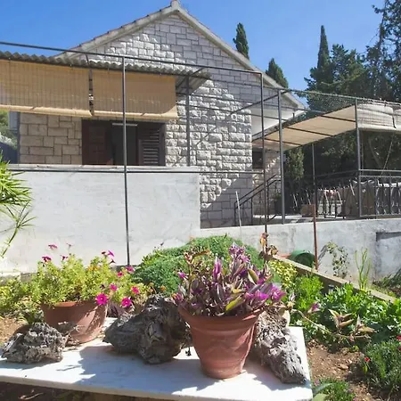 Apartman House Rina Milna