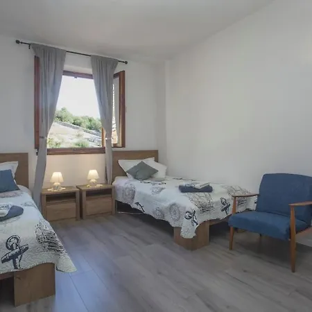Apartman House Rina Milna