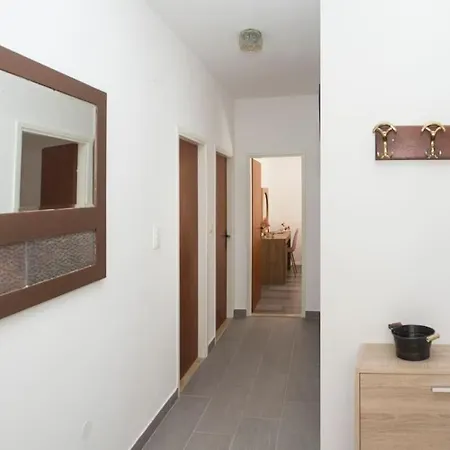 House Rina Apartman Milna