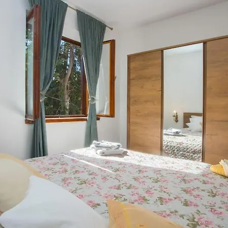 Apartman House Rina Milna