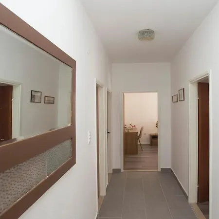 House Rina Apartman *